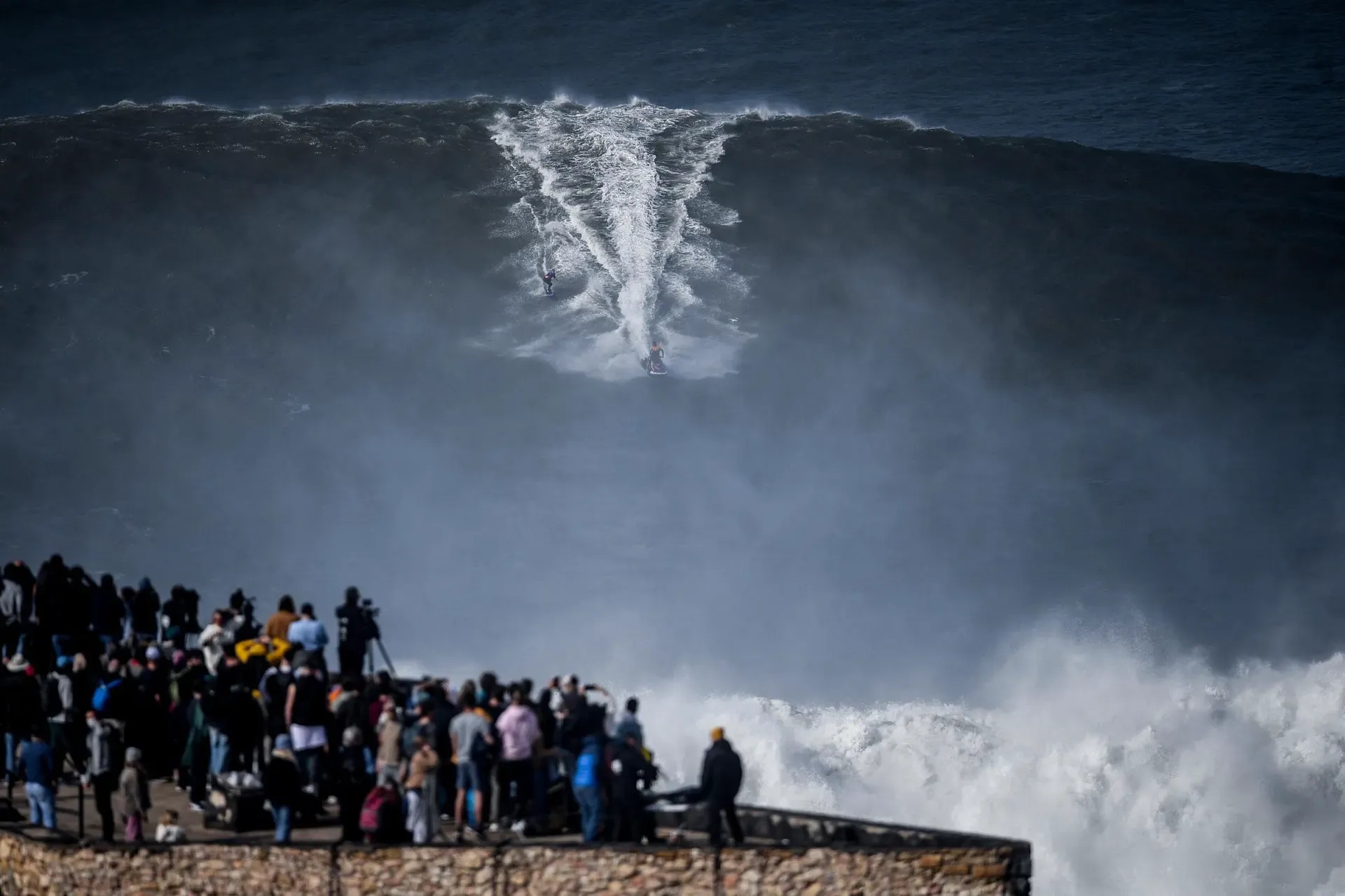 Nazaré e os spots de surf imperdíveis de Portugal, uma viagem ao coração do Atlântico selvagem