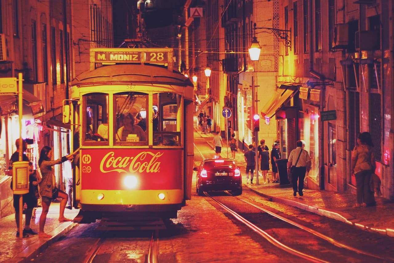 Lisbon nightlife: bars, fado and clubs